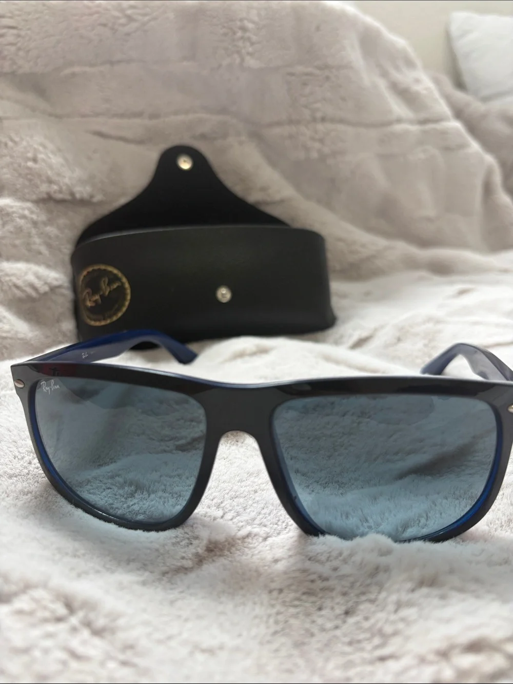 Ray-Ban Men’s Black and Blue Frame Sunglasses with Blue Lenses